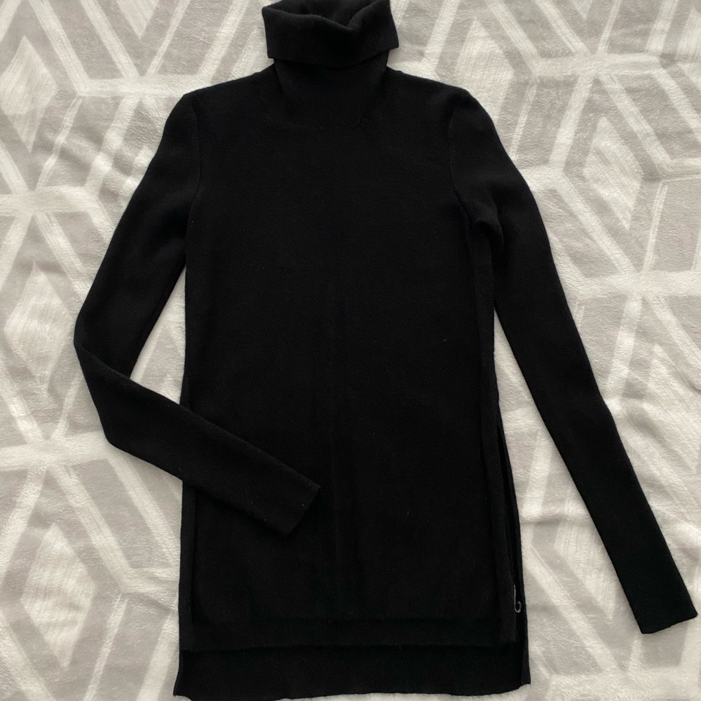 TAHARI cashmere sweater sz S